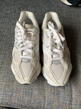 New Balance Cream and Light Gray Chunky Sneakers